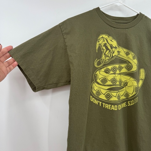5.11 Tactical T Shirt Men Medium Green Short Sleeve Crew Neck Snake Graphic - Picture 2 of 8